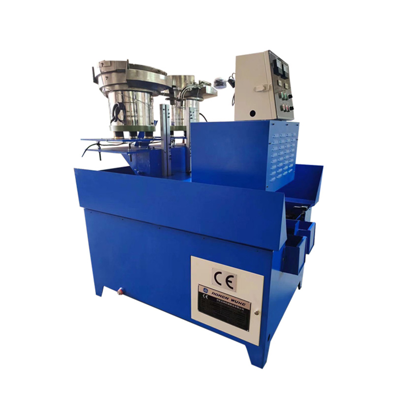 Stroj na závitovanie štvorcových šesťhranných matíc